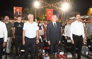 Kemer’de sabah ezanına kadar demokrasi nöbeti...