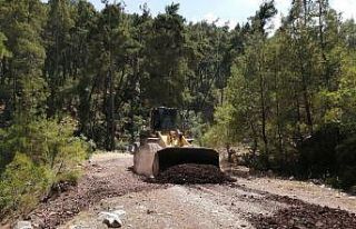 Kemer’de yayla yollarına bakım çalışması