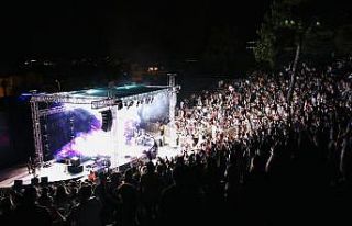 Kenan Doğulu’nun antik tiyatroda izdihamı