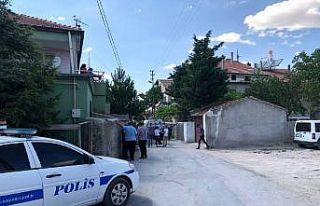 Kendisine baltayla saldıran oğlunu vurarak öldürdü