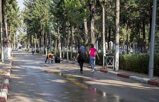 Kent mezarlıkları ziyaretçilerini ağırlamaya...