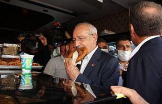 Kılıçdaroğlu, Mersin’de çarşı esnafıyla...