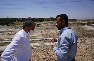 Kılınç, millet bahçesinde incelemelerde bulundu