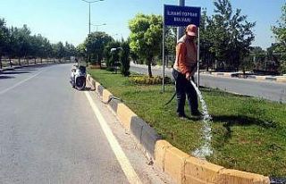 Kilis’te refüj ve bulvarda bayram temizliği