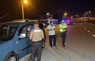 Kilometrelerce araç kullanan sürücüleri polis...