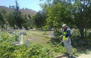 Kırıkkale’de mezarlıklarda bayram hazırlığı