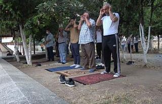 Kırklareli’nde vatandaşlar bayram namazı için...