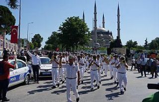Kırkpınar Ağası Seyfettin Selim kent girişinde...