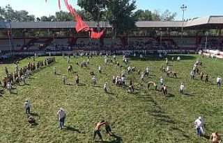 Kırkpınar’da 54 başpehlivan kol bağladı