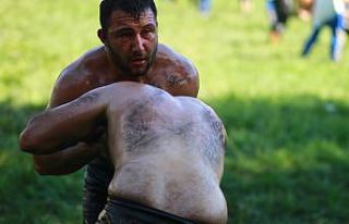 Kırkpınar’da üçüncü tura yükselen pehlivanlar...