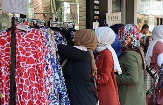 Kısıtlamasız ilk bayramı iple çekenler alışverişe...