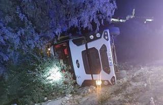 Kontrolden çıkan kamyon devrildi: 1 yaralı