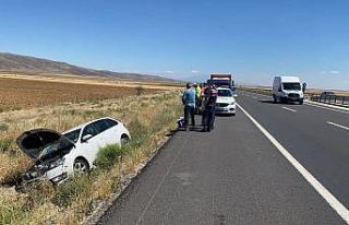 Kontrolden çıkan otomobil şarampolde düştü:...