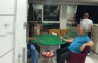 Korona virüs tedbirlerini hiçe sayarak kumar oynayan...