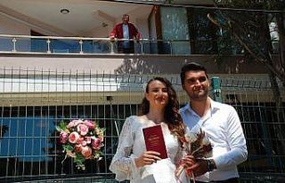 Koronavirüs karantinasındaki belediye başkanı...