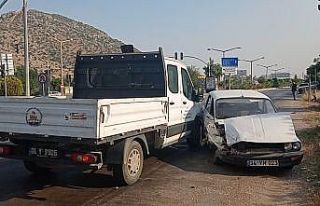Kozan’da 3 aracın karıştığı kazada 2 kişi...