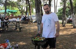 Kurban sonrası sahilde mangal sefası