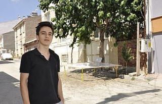 Kurdukları düzenek ile dutlar artık ziyan olmuyor