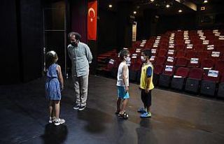 Kuşadası’nda çocuklara yönelik drama eğitimi...