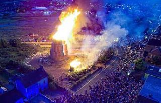 Kuzey İrlanda’da "On Birinci Gece” dev ateşler...