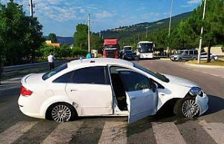 Lastiği patlayan otomobil bariyere çarptı: 1 yaralı