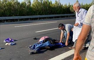 Lastik değiştirirken tırın çarptığı sürücü...