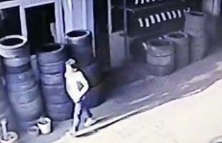 Lastikçinin bilgisayarını tişörtünün içine...