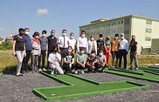 Liselilerin mini golf etkinliği