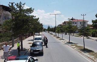 Lokum ikram edip trafik kurallarını hatırlattılar