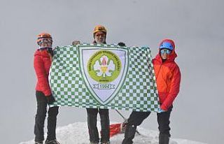 Manisa BBSK’lı dağcılar Türkiye’nin zirvesine...