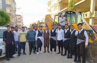 Mardin’de kepçe operatörünün düğün konvoyu...