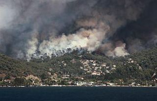 Marmaris’teki yangın Hisarönü Körfezi’ni tehdit...