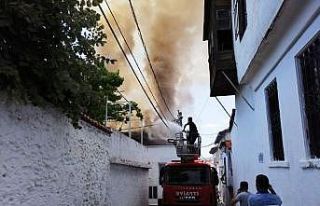 Menteşe’de korkutan çatı yangını