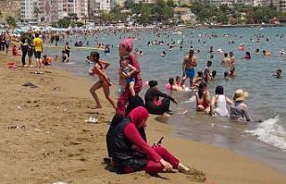 Mersin plajlarında adım atacak yer kalmadı