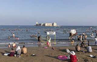 Mersin’de plajlar bayram tatilinde doldu taştı