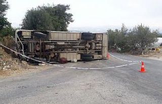 Mersin’de tarım işçilerini taşıyan midibüs...