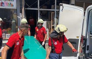 Mersin’deki yangında ölen 2 kişinin cenazesi...