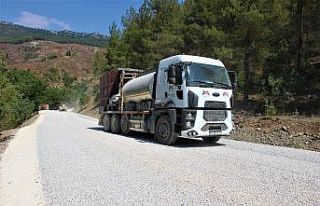 Mersin’in kırsal kesimlerinde yol çalışmaları...