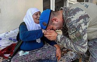 Meryem nineye Mehmetçik’ten duygulandıran bayram...