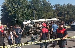 Meşrubat kamyoneti motosikletli çifte çarptı:...