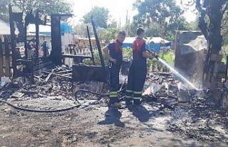 Metruk ev yanarak kül oldu