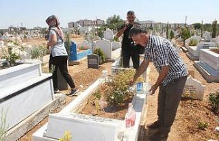 Mezarlıkta bayram yoğunluğu