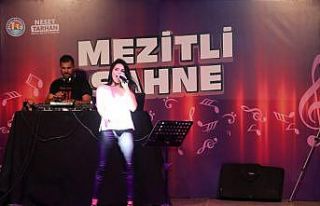 Mezitli’de spor ve müzik dolu plaj voleybolu turnuvası
