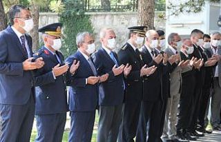 "Milletimiz, bizden görünen hainleri tarih...