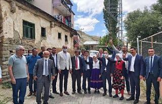 Milletvekili Özyürek bayramını hemşehrileriyle...