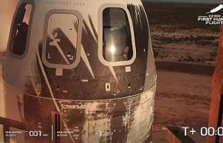 Milyarder iş insanı Jeff Bezoss uzaya çıktı