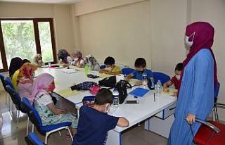 Minikler Kur’an-ı Kerim okumayı öğreniyor