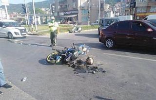 Motosiklet ile ticari taksi çarpıştı: 1 yaralı