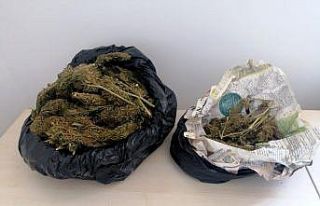 Motosiklet koltuğunun altına gizlenmiş 1,5 kilogram...