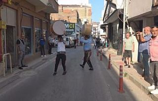 Müzisyenlerden davul-zurna şov